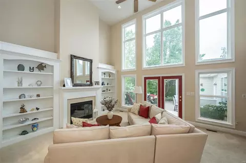 Living - 758 Thunder Hill Dr, O'fallon, MO 63368 photo 4 of 10