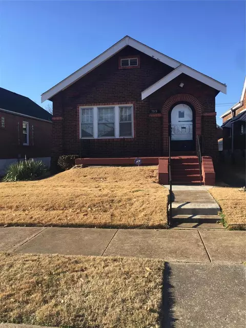 5919 Summit Pl, Saint Louis, MO 63147
