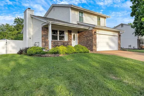 6756 Bear Creek Dr, Saint Louis, MO 63129
