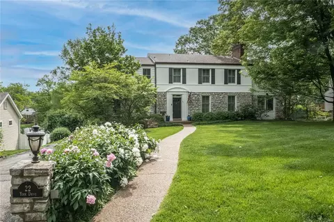 22 York Dr, Brentwood, MO 63144
