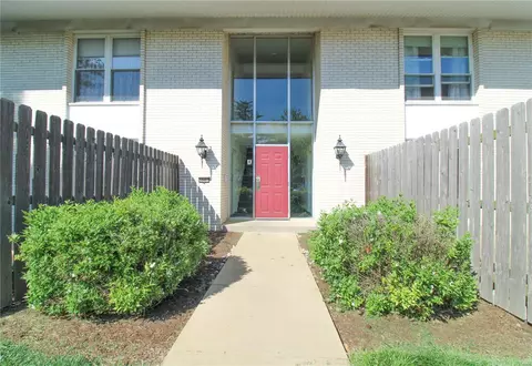 10407 Briarbend Dr #4, Saint Louis, MO 63146