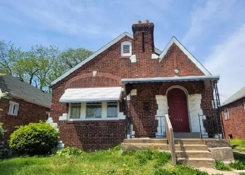 5935 Drury Ln, Saint Louis, MO 63147