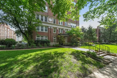 5330 Pershing Ave #804, Saint Louis, MO 63112