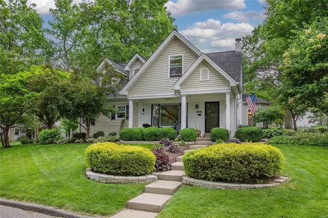 816 Yosemite Dr, Saint Louis, MO 63122