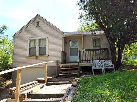 8826 Tyrell Dr, Saint Louis, MO 63136