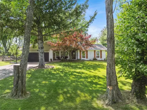 33 Countryside Dr, Saint Charles, MO 63304