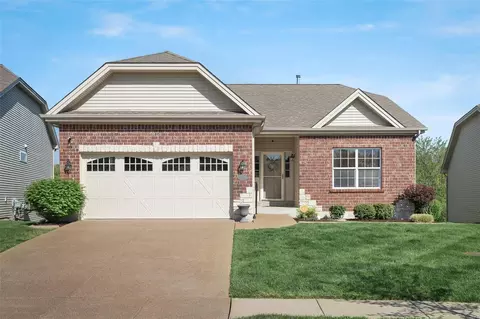 1538 Woodside Hills Dr, Saint Peters, MO 63376