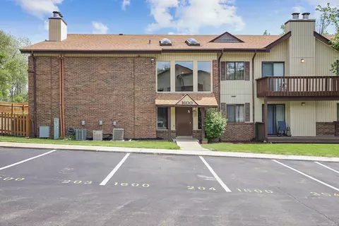1600 Willow Wren Ct #202, Florissant, MO 63033