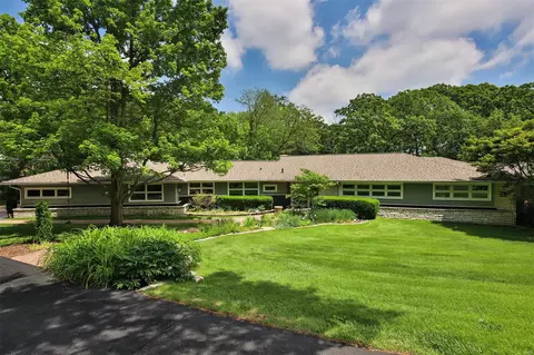 41 Oak Park Dr, Saint Louis, MO 63141