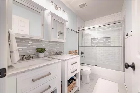 Bath - 6948 Clayborne Dr, O'fallon, MO 63368 photo 4 of 6