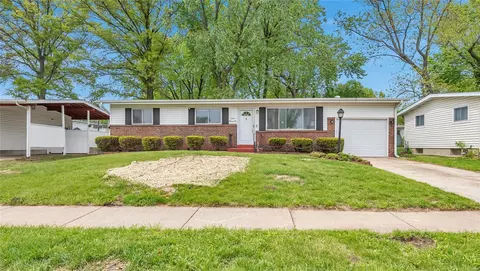 1245 Thrush Ln, Florissant, MO 63031