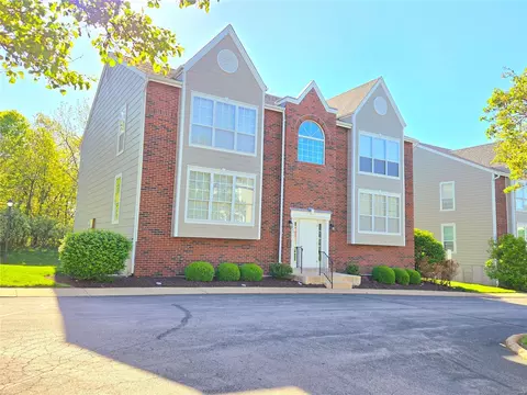 1322 Highland Oaks Dr #A, Ballwin, MO 63021