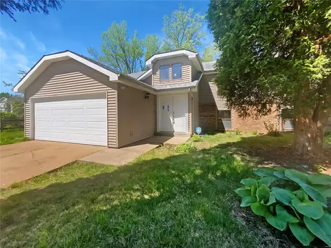 663 Bugle Hill Dr, Florissant, MO 63034