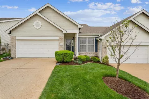 1118 Arbor Place Dr, Manchester, MO 63088