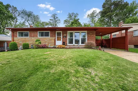 7438 Anrose Dr, Saint Louis, MO 63130