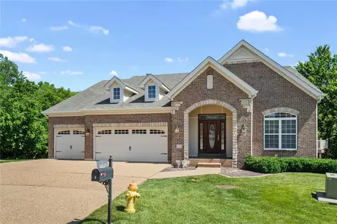 8 Burnside Ct, Saint Charles, MO 63303