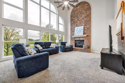 Living - 732 Hawk Run Dr, O'fallon, MO 63368 photo 2 of 6