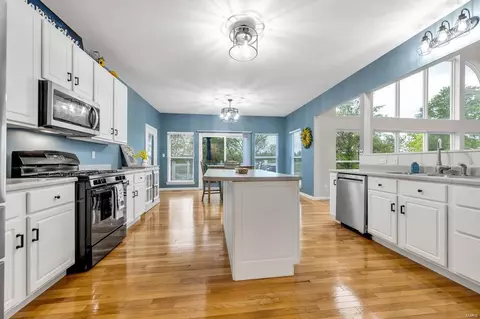 Kitchen - 732 Hawk Run Dr, O'fallon, MO 63368 photo 3 of 3