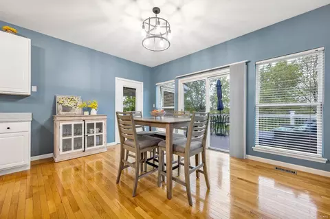 Dining - 732 Hawk Run Dr, O'fallon, MO 63368 photo 2 of 2
