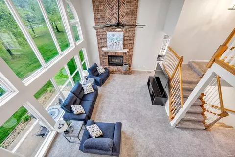 Living - 732 Hawk Run Dr, O'fallon, MO 63368 photo 4 of 6