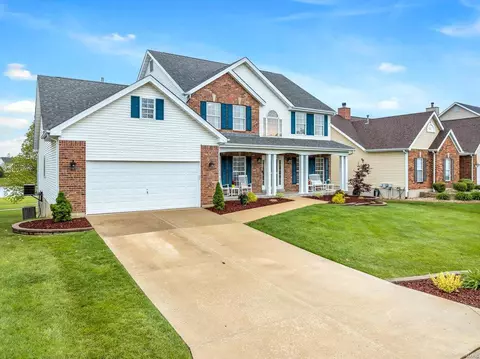 Exterior - 732 Hawk Run Dr, O'fallon, MO 63368 photo 4 of 11