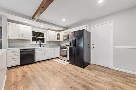 Kitchen - 508 Mona Dr, O'fallon, MO 63366 photo 2 of 3