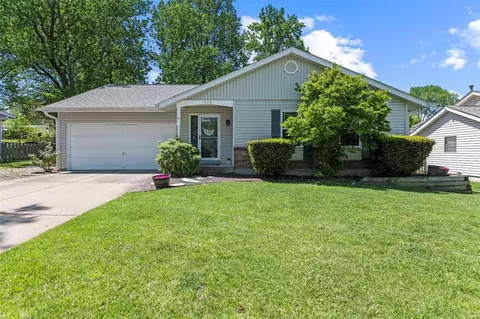 1576 Estes Dr, Florissant, MO 63031