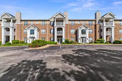 1163 Mill Crossing Dr #101, Saint Louis, MO 63141