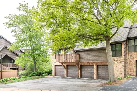 5121 Hollow Wood Ct #B, Saint Louis, MO 63128