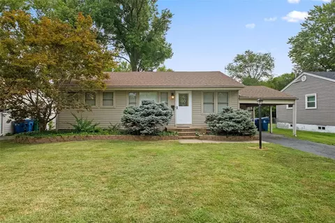 680 Saint Brendan Ln, Florissant, MO 63031