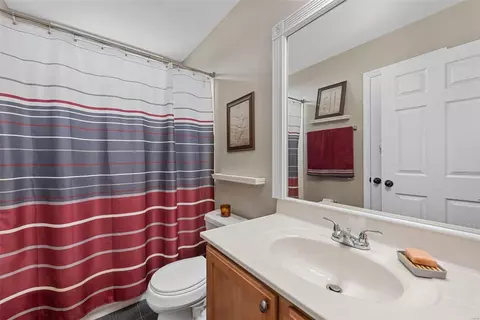 Bath - 140 Jacobs Way, Saint Peters, MO 63376 photo 4 of 6
