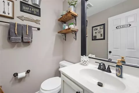 Bath - 140 Jacobs Way, Saint Peters, MO 63376 photo 1 of 6