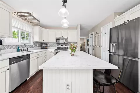 Kitchen - 140 Jacobs Way, Saint Peters, MO 63376 photo 2 of 4