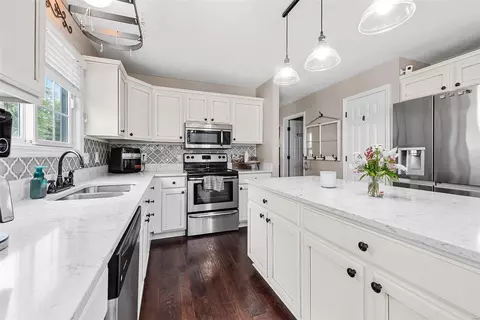 Kitchen - 140 Jacobs Way, Saint Peters, MO 63376 photo 4 of 4