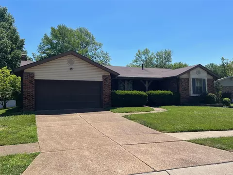 5810 Muir Castle Ln, Saint Louis, MO 63129