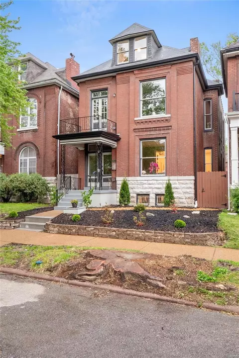 2823 Victor St, Saint Louis, MO 63104