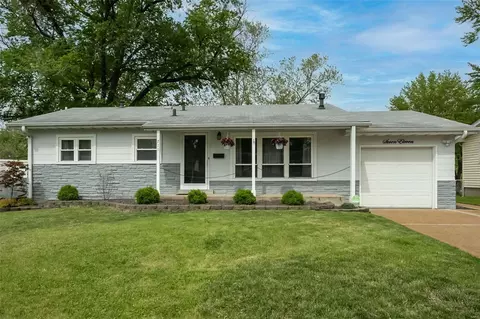 711 Village Square Dr, Hazelwood, MO 63042