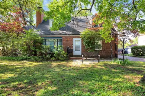 7622 Lammert Ln, Saint Louis, MO 63121