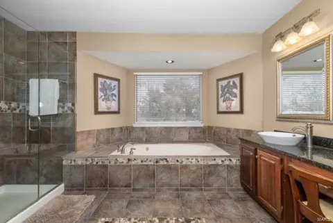 Bath - 406 Winding Oaks Ct, Ballwin, MO 63021 photo 2 of 3