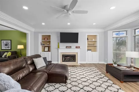 Living - 406 Winding Oaks Ct, Ballwin, MO 63021 photo 2 of 3