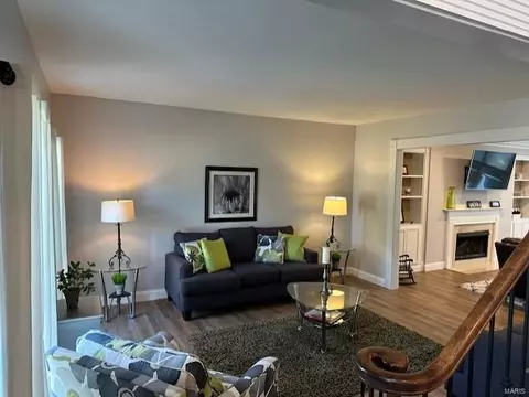 Living - 406 Winding Oaks Ct, Ballwin, MO 63021 photo 1 of 3