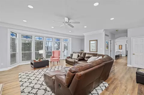 Living - 406 Winding Oaks Ct, Ballwin, MO 63021 photo 3 of 3