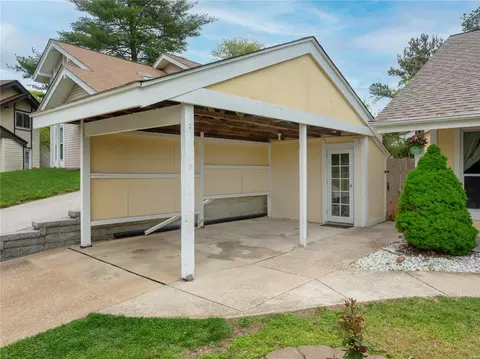 Exterior - 414 Echo Hill Dr, Ballwin, MO 63021 photo 9 of 11