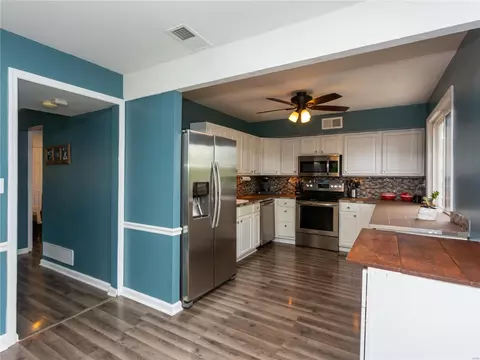 Kitchen - 414 Echo Hill Dr, Ballwin, MO 63021 photo 2 of 3