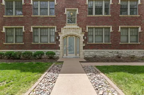 4220 Mcpherson Ave #301, Saint Louis, MO 63108
