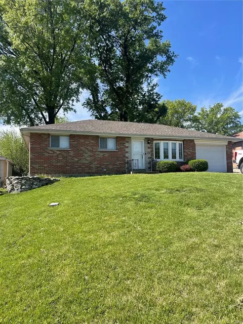 808 Ann Lynn Ct, Saint Louis, MO 63125