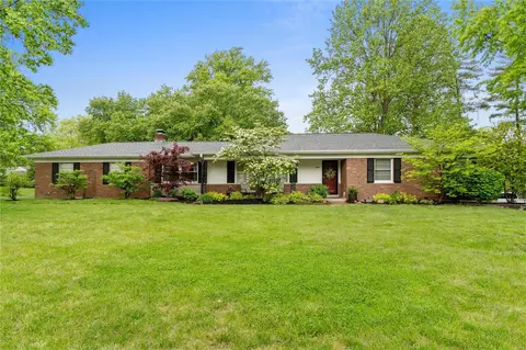 1447 Bopp Rd, Saint Louis, MO 63131