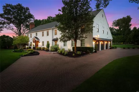 2404 White Stable Rd, Saint Louis, MO 63131