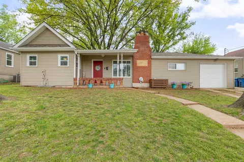 221 Runyon Ave, Saint Louis, MO 63125