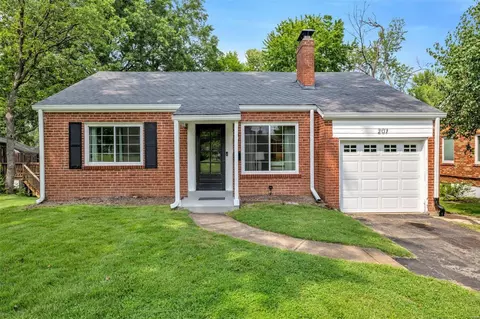 207 Carmel Dr, Saint Louis, MO 63119